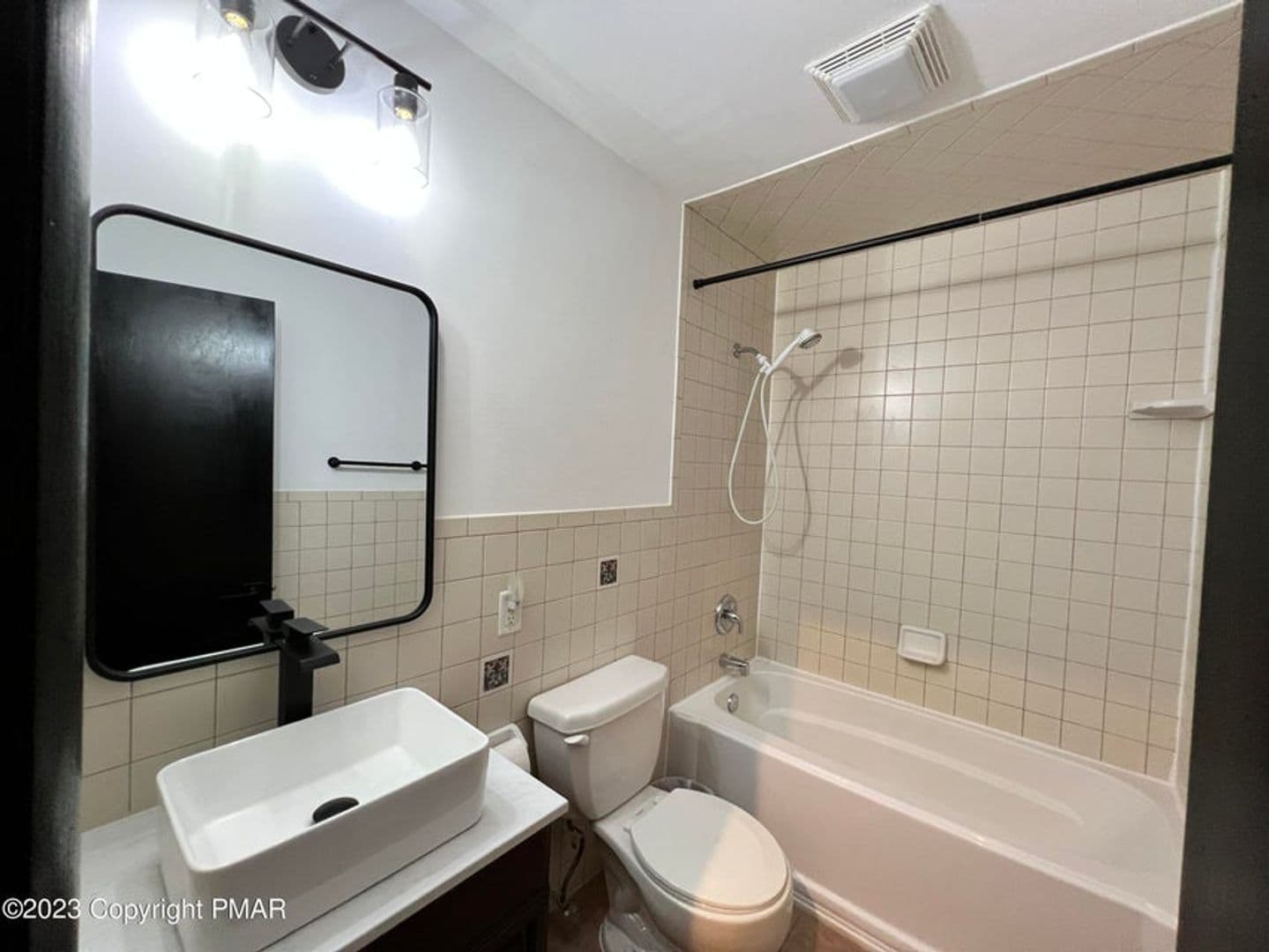 Bushkill House: 211 Dorchester Dr