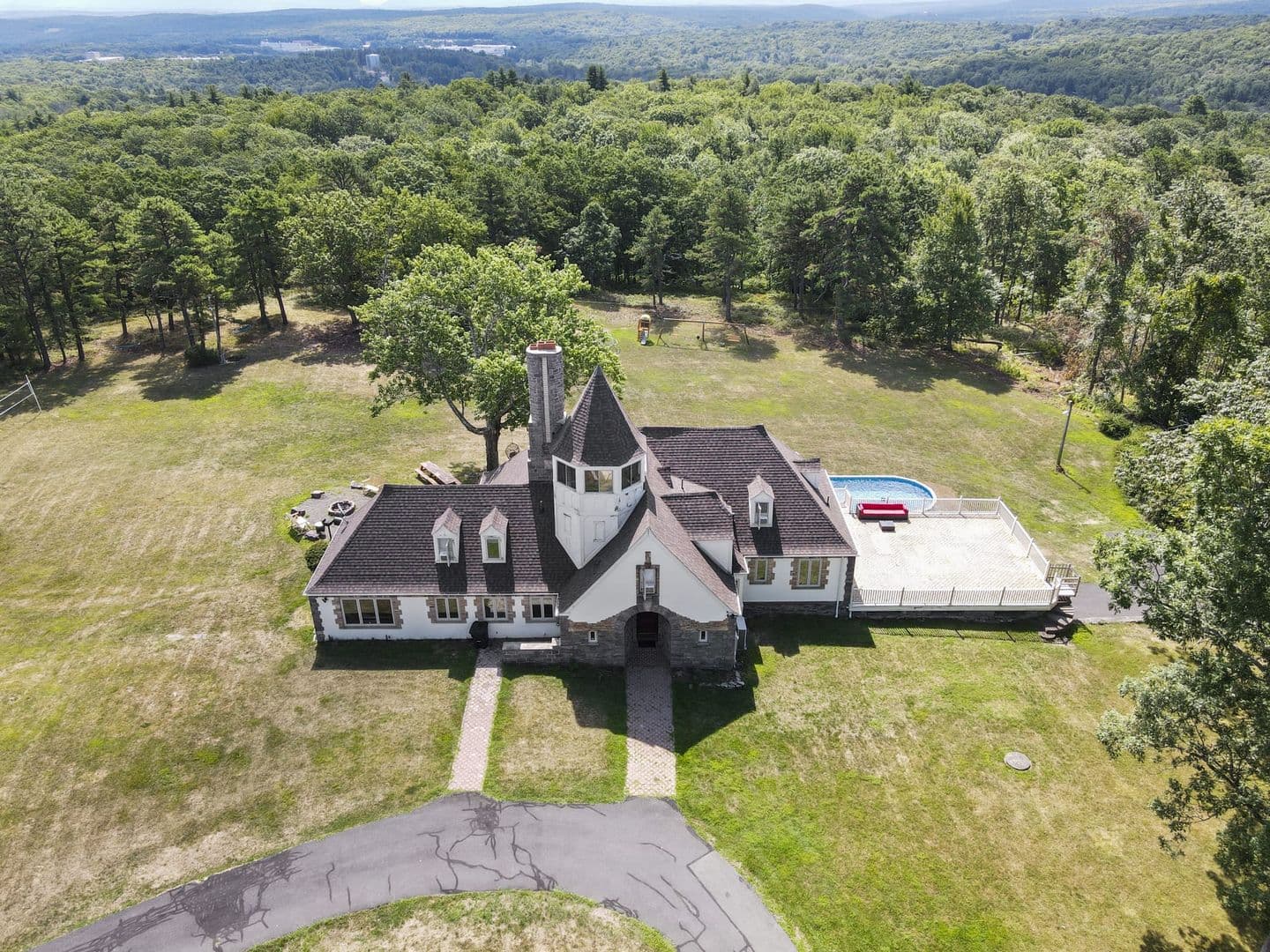 Mount Pocono House: 133 Montanesca Road