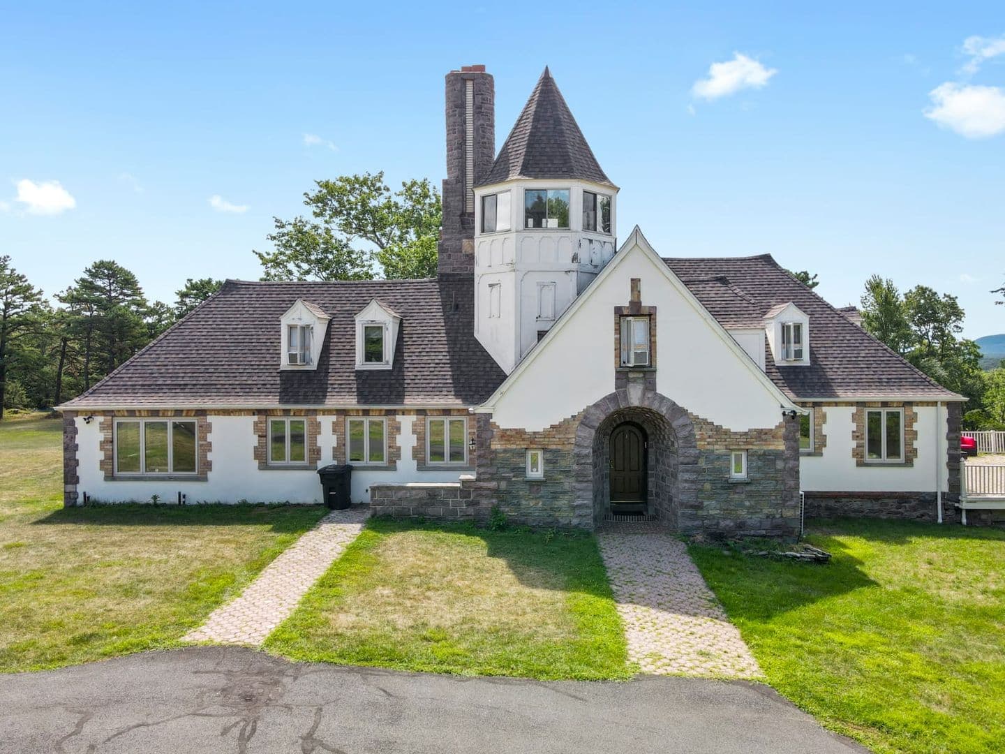 Mount Pocono House: 133 Montanesca Road