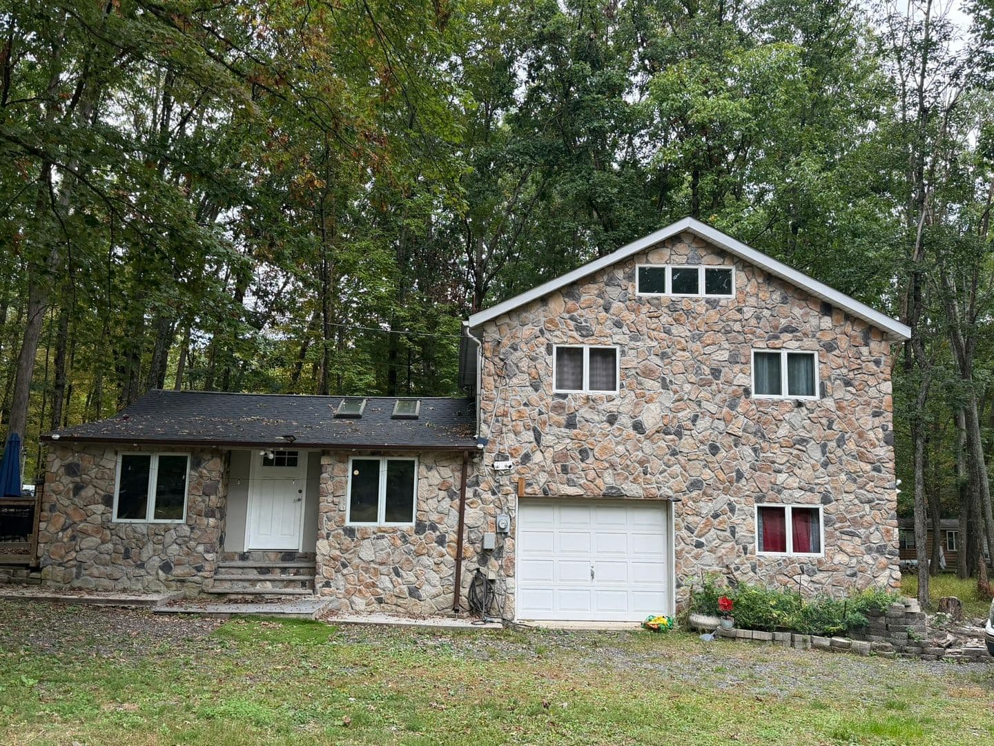 East Stroudsburg House: 3377 Masons Lane