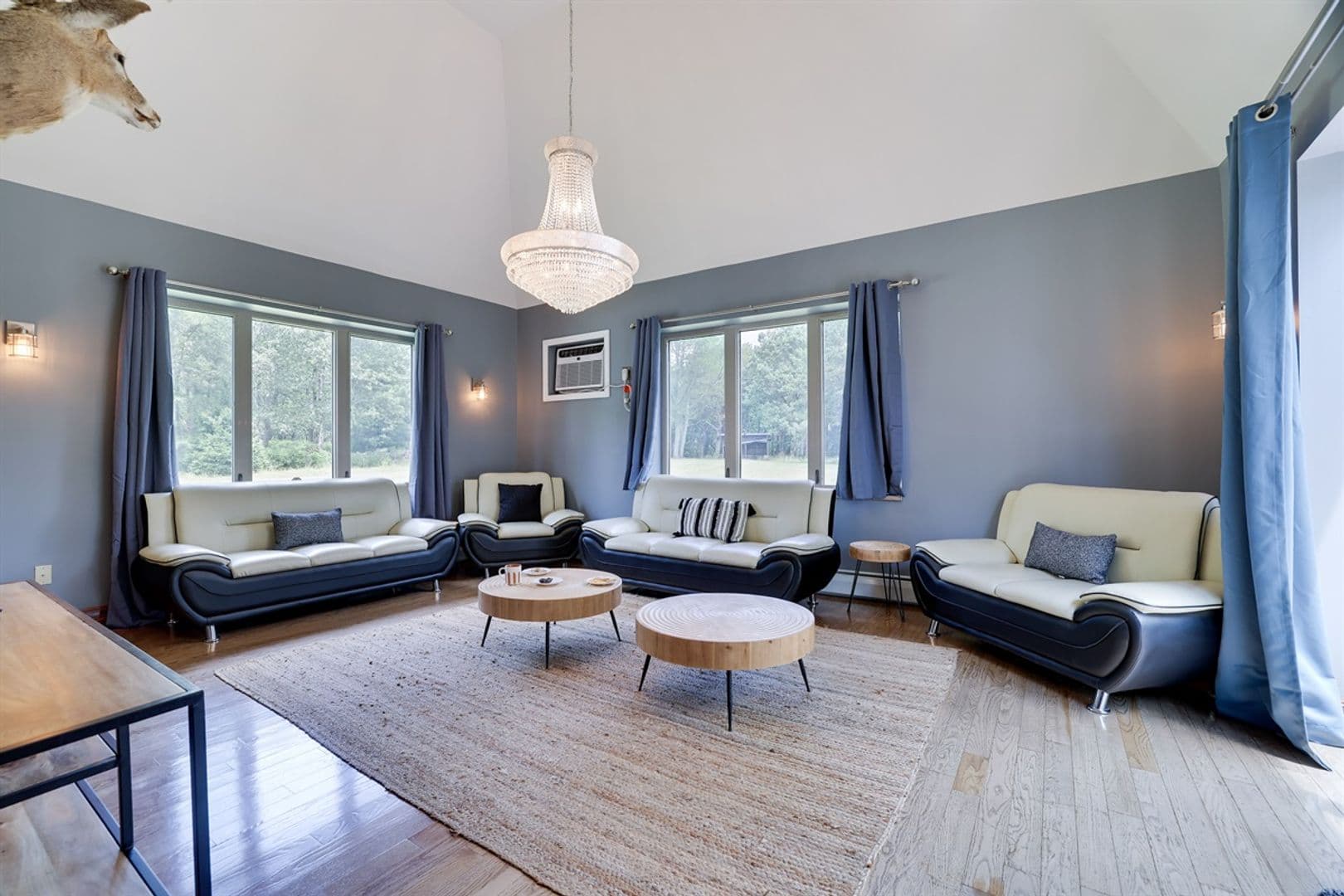 Mount Pocono House: 133 Montanesca Road