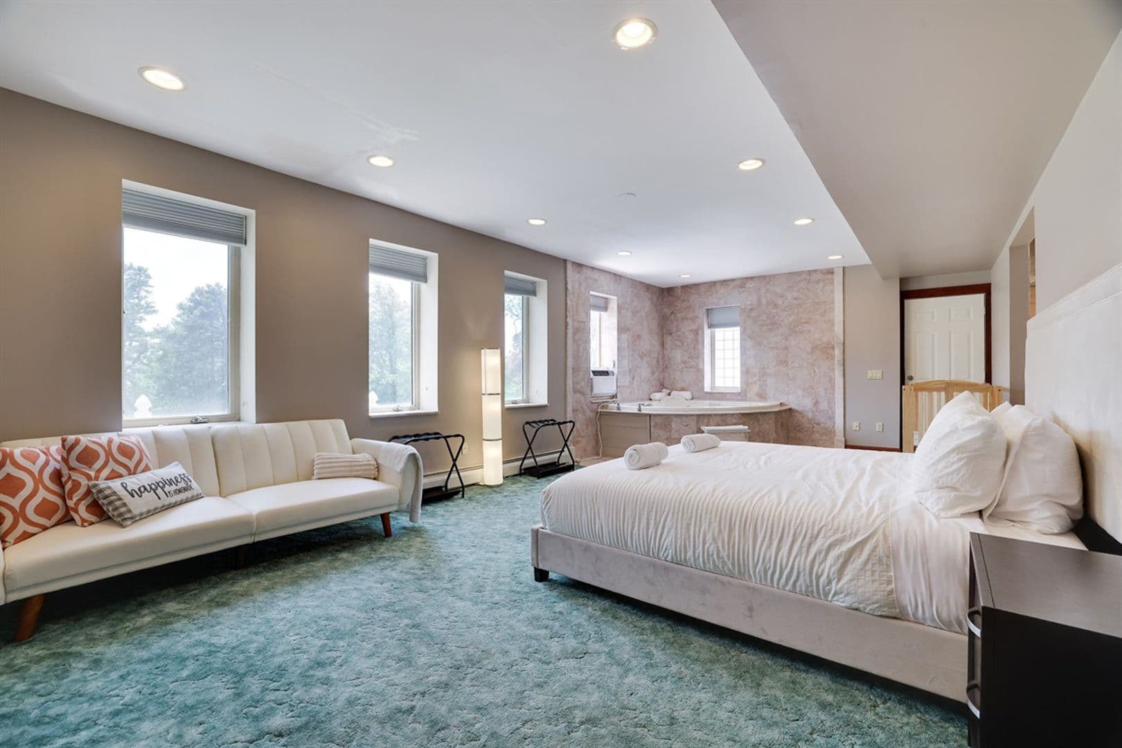 Mount Pocono House: 133 Montanesca Road