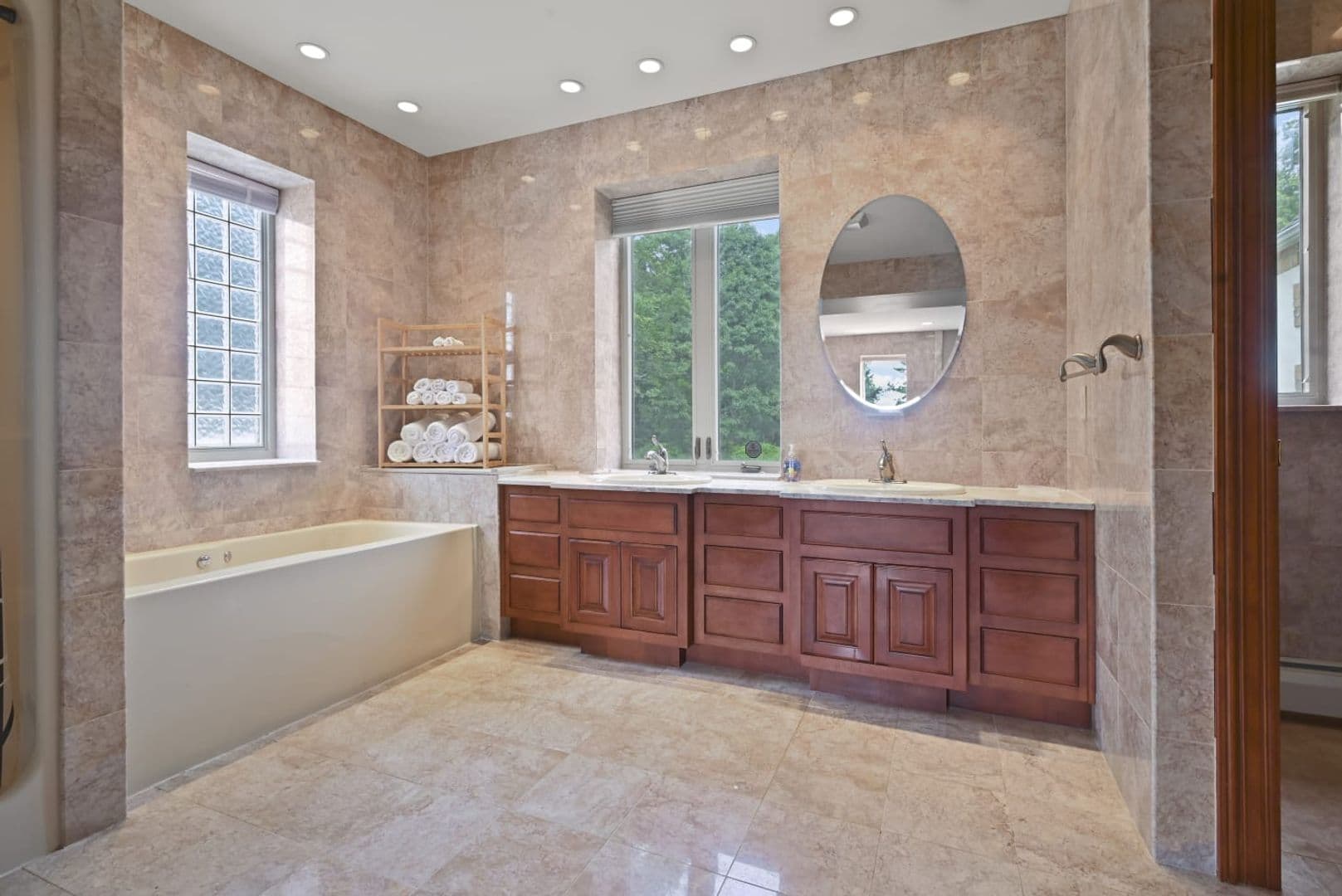 Mount Pocono House: 133 Montanesca Road