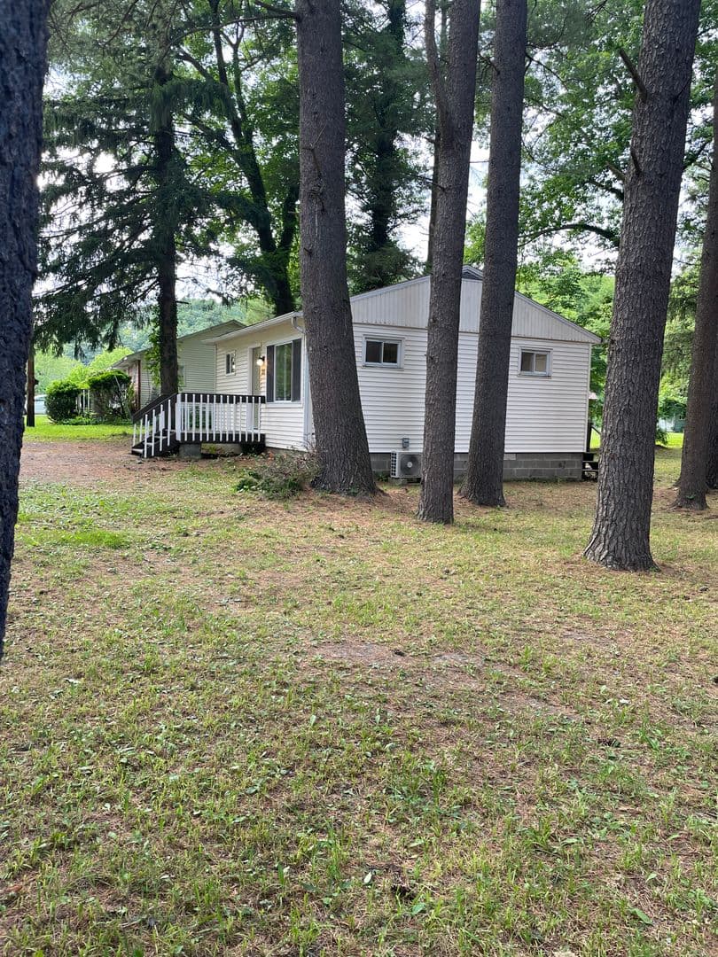 East Stroudsburg Apartment: Minisink Cottages