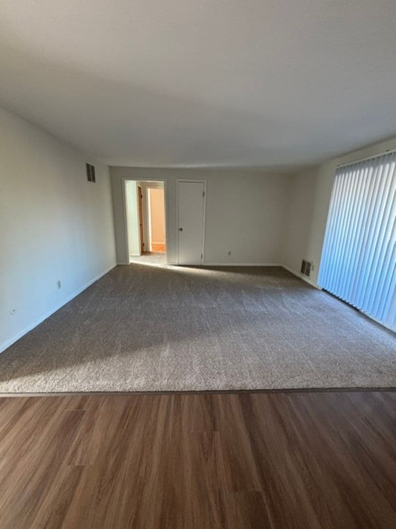 Syracuse Apartment: 1605-1711 Meadowbrook Drive (Brookside)