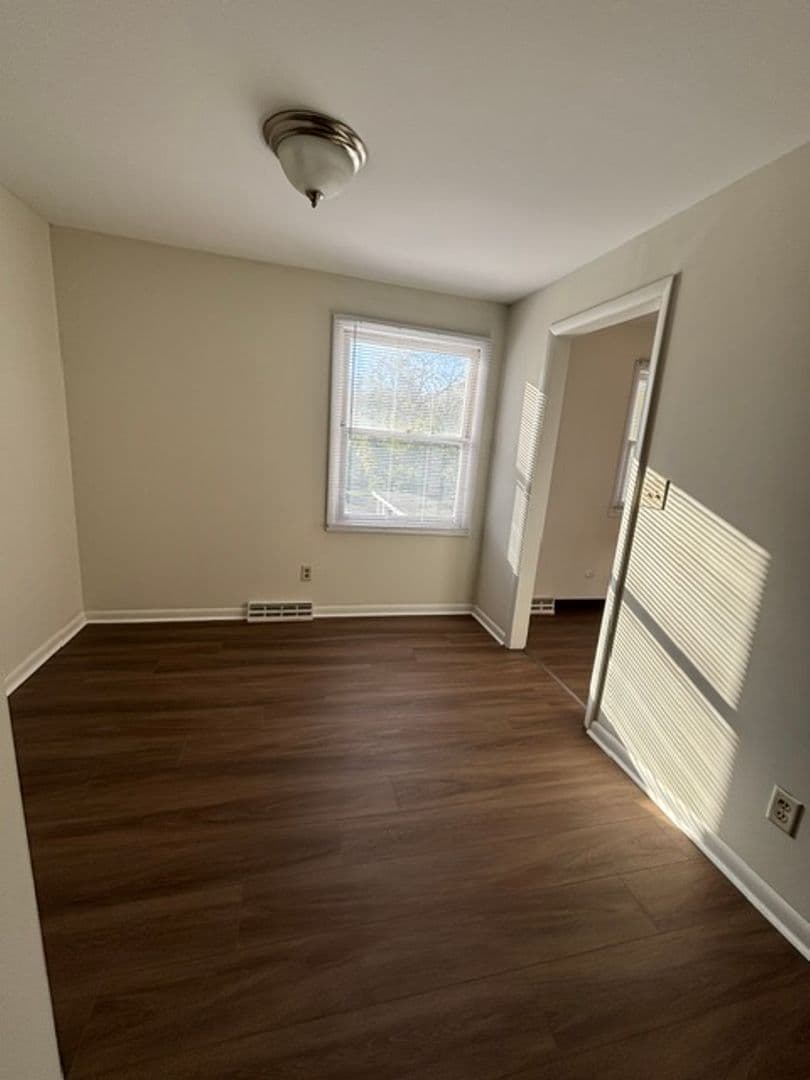 Syracuse Apartment: 1605-1711 Meadowbrook Drive (Brookside)