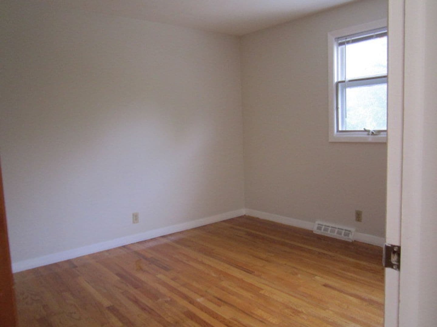 Syracuse Apartment: 1605-1711 Meadowbrook Drive (Brookside)
