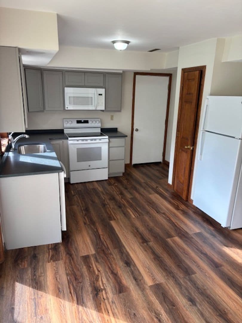 Manlius Apartment: 4666-68 Troop K Road