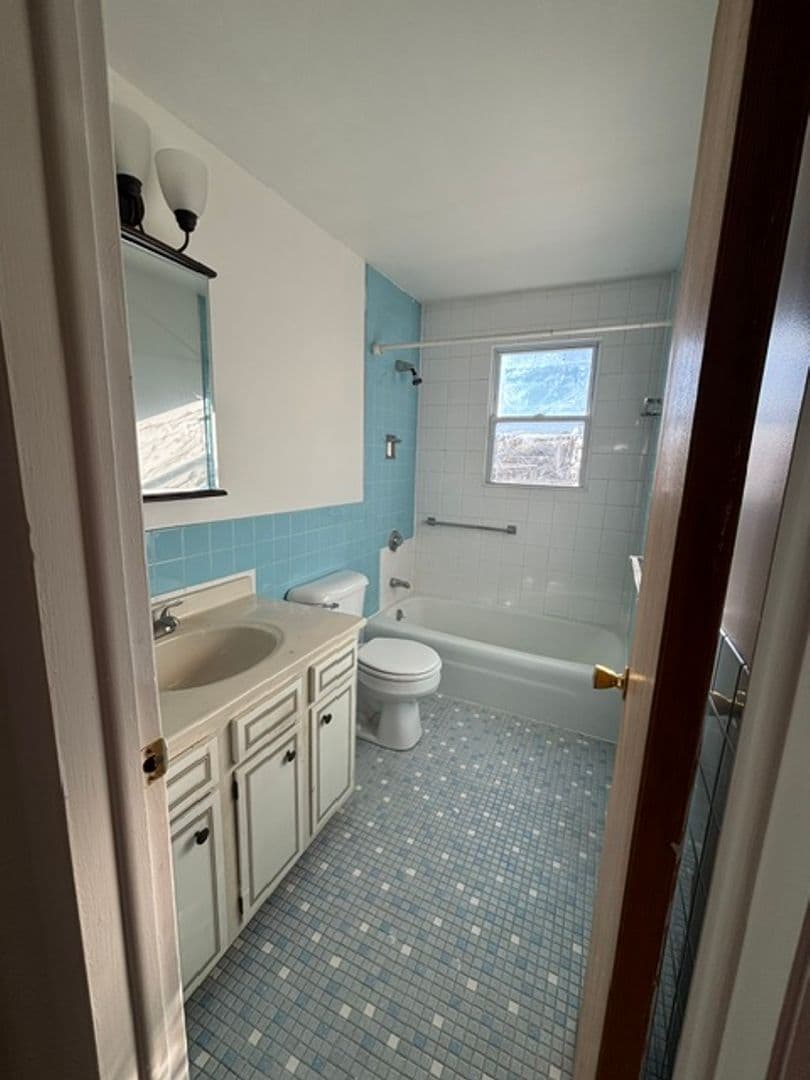 Syracuse Apartment: 1605-1711 Meadowbrook Drive (Brookside)