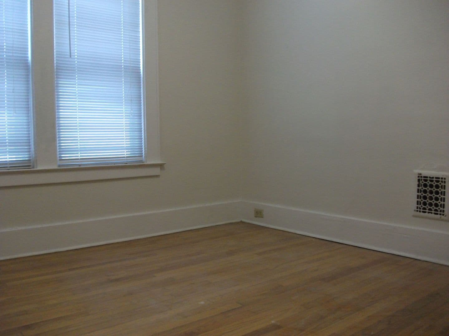 Syracuse Apartment: 341-43 Roosevelt Avenue