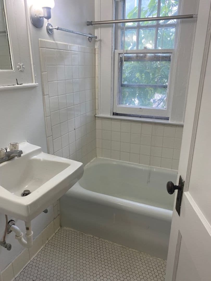Syracuse Apartment: 1009-11 Euclid Avenue