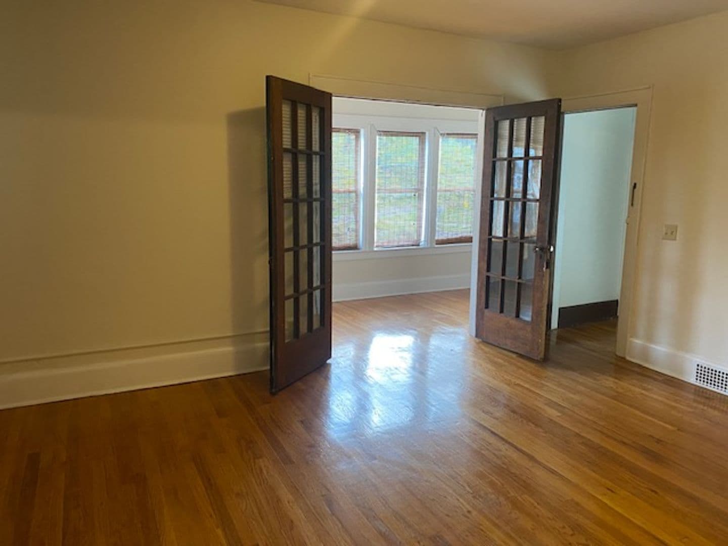 Syracuse Apartment: 1009-11 Euclid Avenue