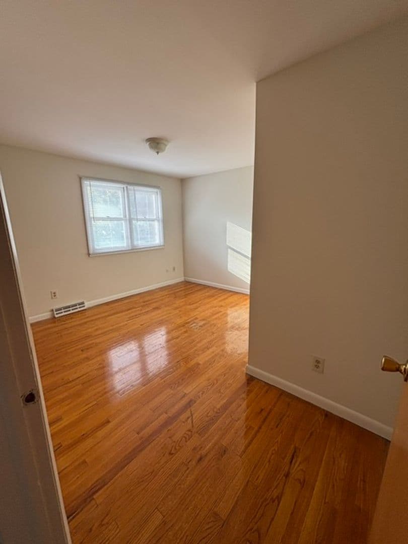 Syracuse Apartment: 1605-1711 Meadowbrook Drive (Brookside)