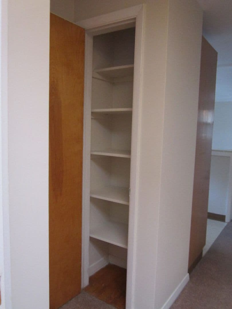 Syracuse Apartment: 1605-1711 Meadowbrook Drive (Brookside)