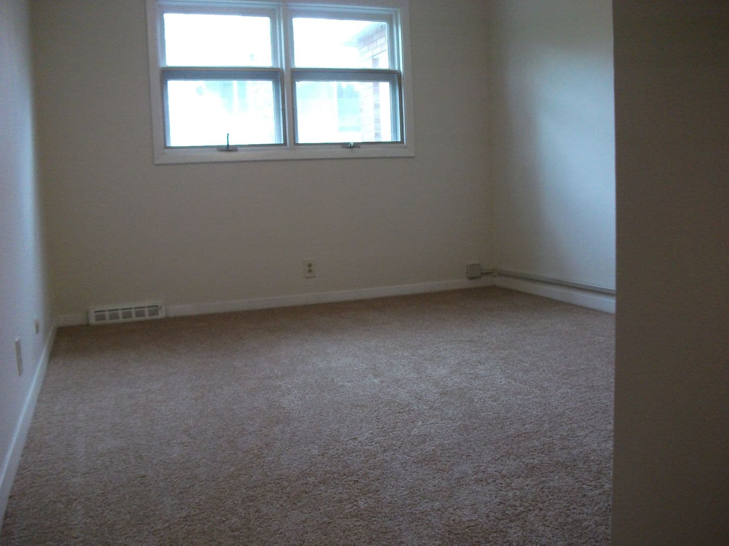 Syracuse Apartment: 1605-1711 Meadowbrook Drive (Brookside)