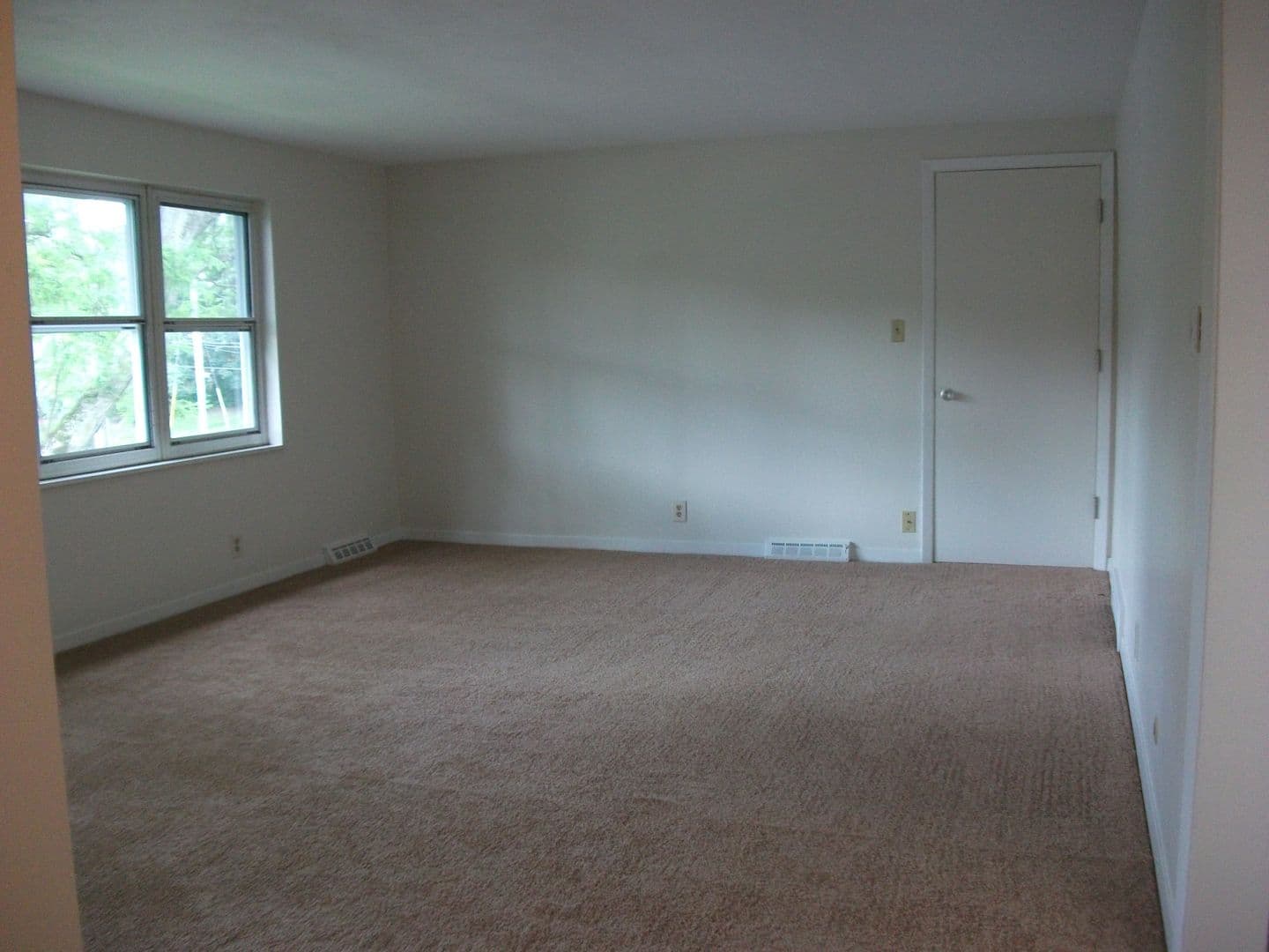 Syracuse Apartment: 1605-1711 Meadowbrook Drive (Brookside)