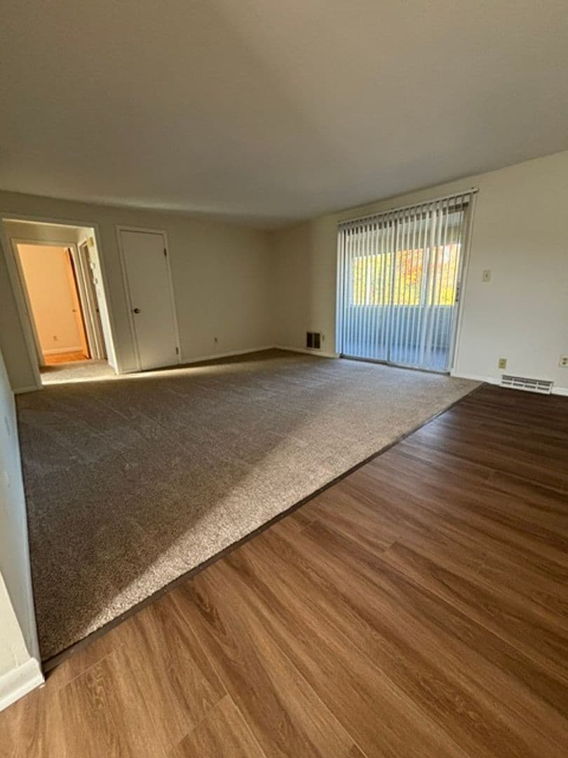 Syracuse Apartment: 1605-1711 Meadowbrook Drive (Brookside)
