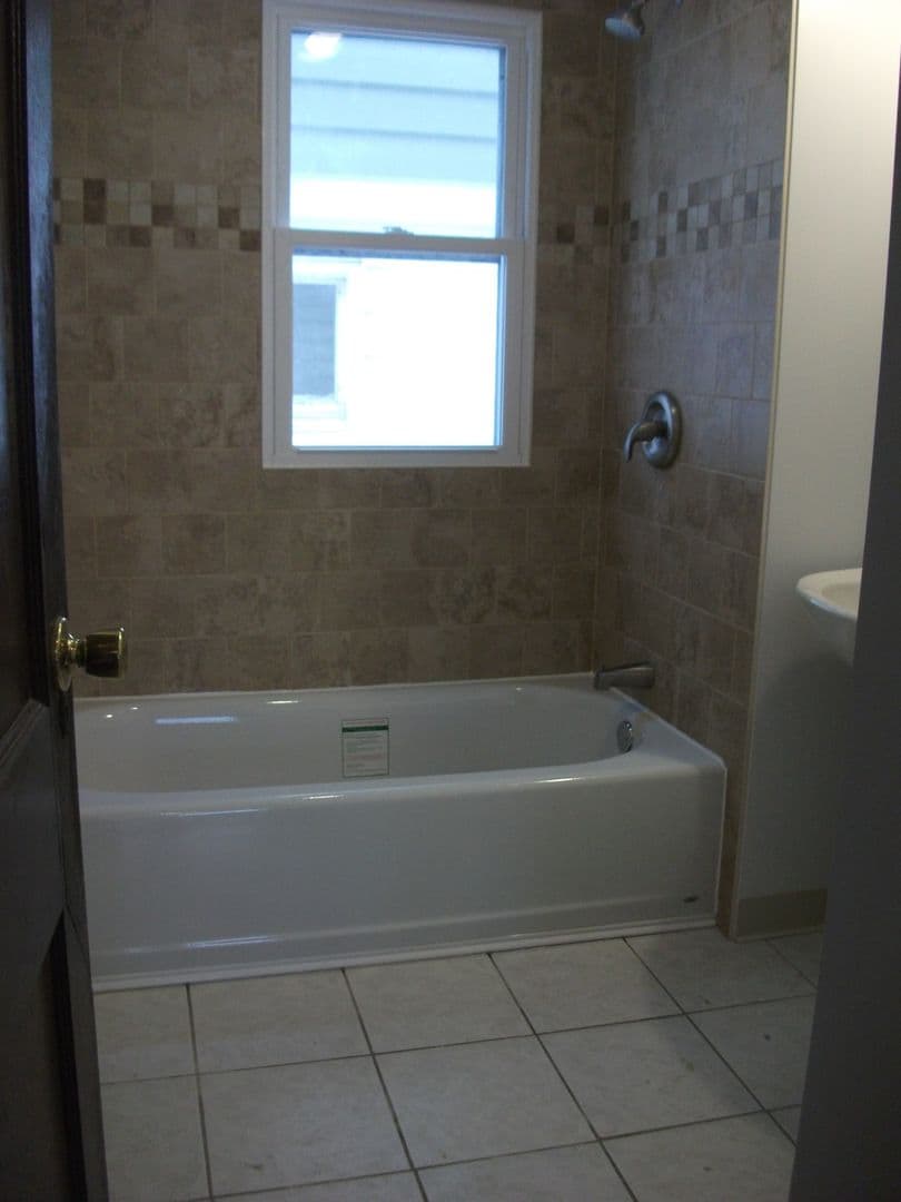 Syracuse Apartment: 341-43 Roosevelt Avenue