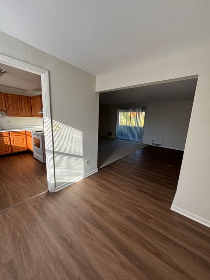 Syracuse Apartment: 1605-1711 Meadowbrook Drive (Brookside)