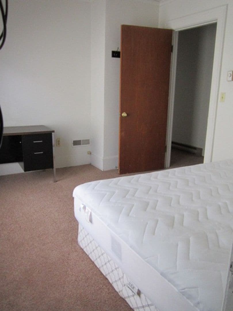 Syracuse Apartment: 205 Comstock Avenue