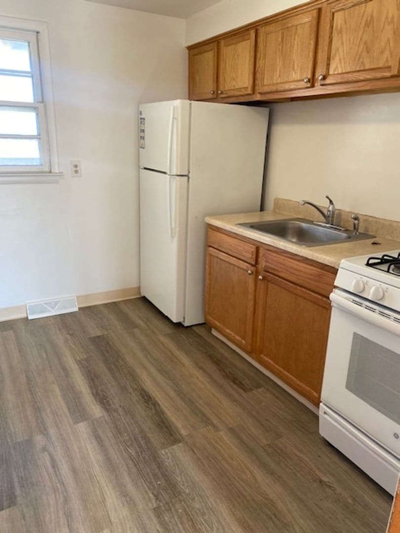Syracuse Apartment: 928 Northway Street