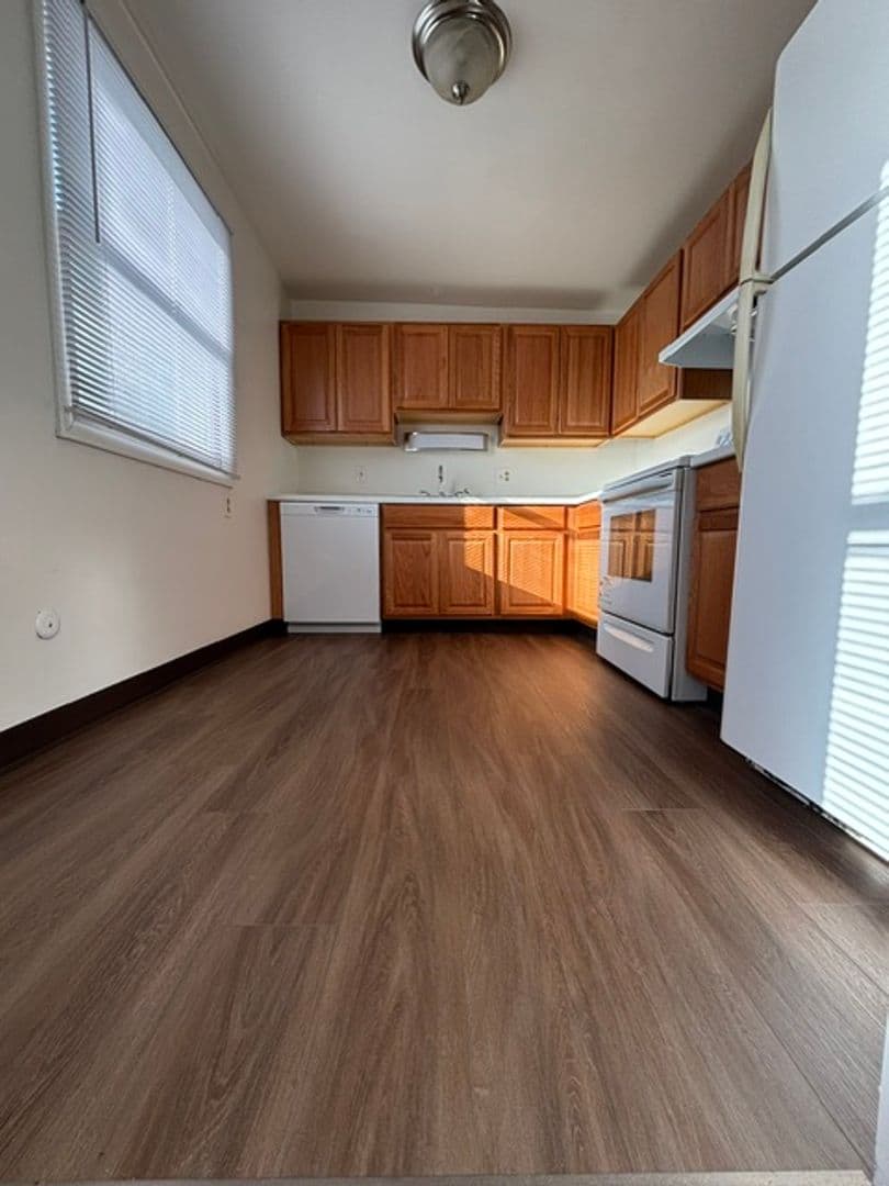 Syracuse Apartment: 1605-1711 Meadowbrook Drive (Brookside)
