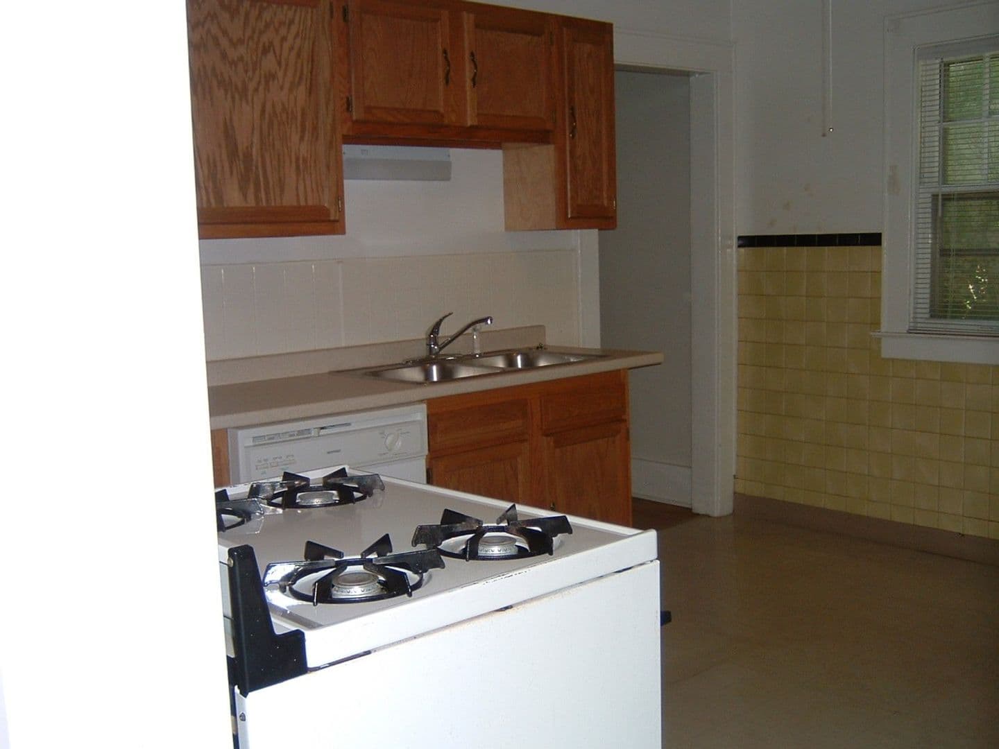 Syracuse Apartment: 341-43 Roosevelt Avenue
