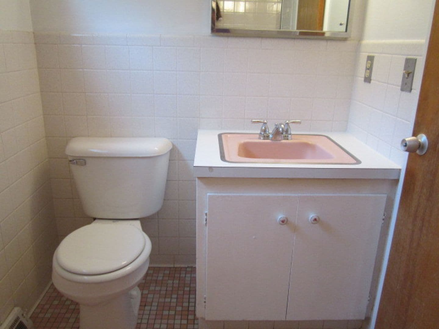 Syracuse Apartment: 1605-1711 Meadowbrook Drive (Brookside)