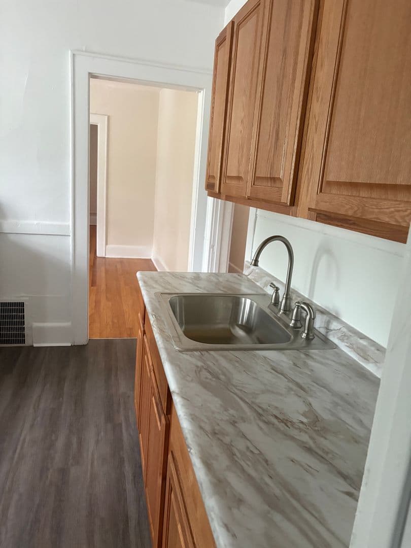 Syracuse Apartment: 1009-11 Euclid Avenue