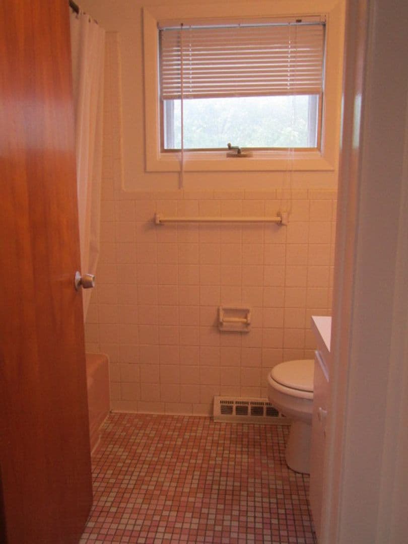 Syracuse Apartment: 1605-1711 Meadowbrook Drive (Brookside)