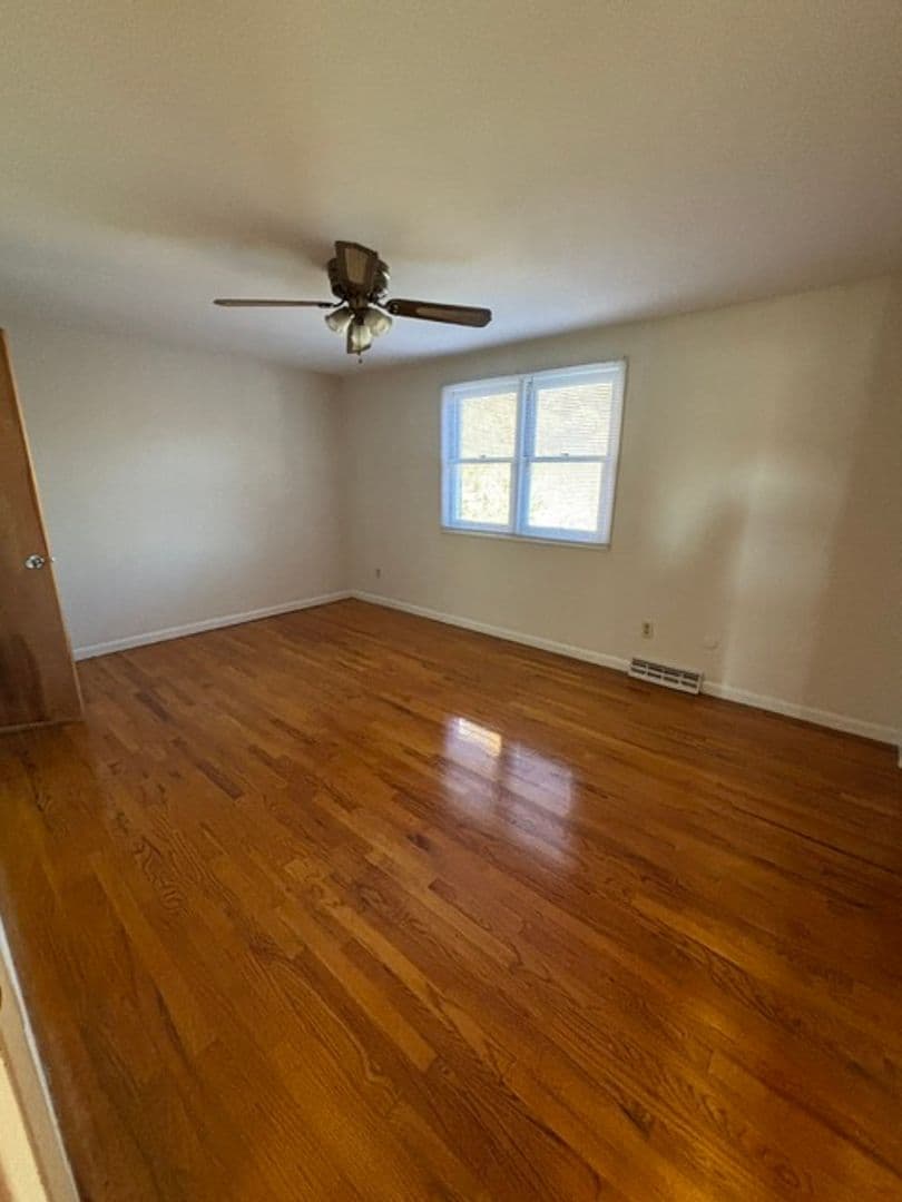 Syracuse Apartment: 1605-1711 Meadowbrook Drive (Brookside)
