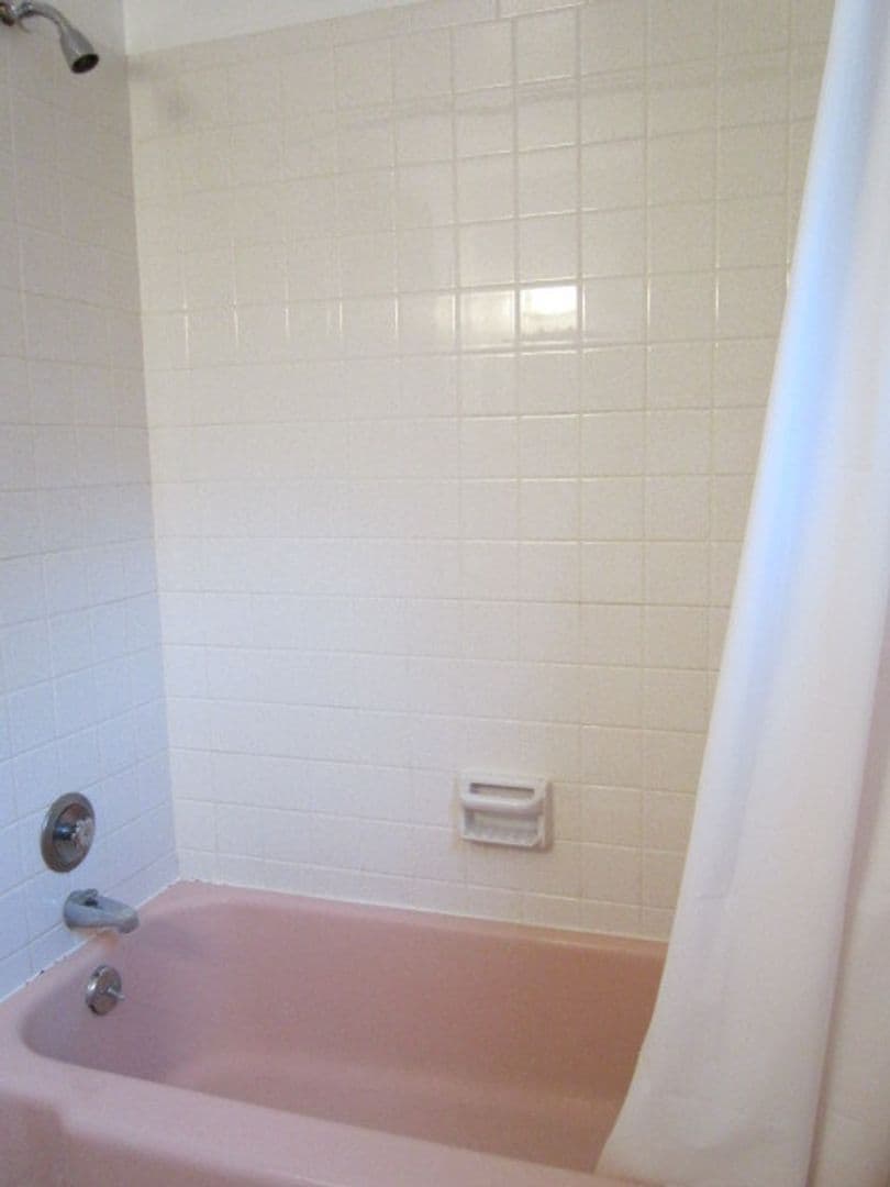Syracuse Apartment: 1605-1711 Meadowbrook Drive (Brookside)