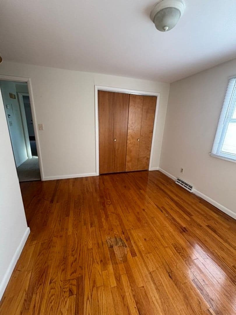 Syracuse Apartment: 1605-1711 Meadowbrook Drive (Brookside)