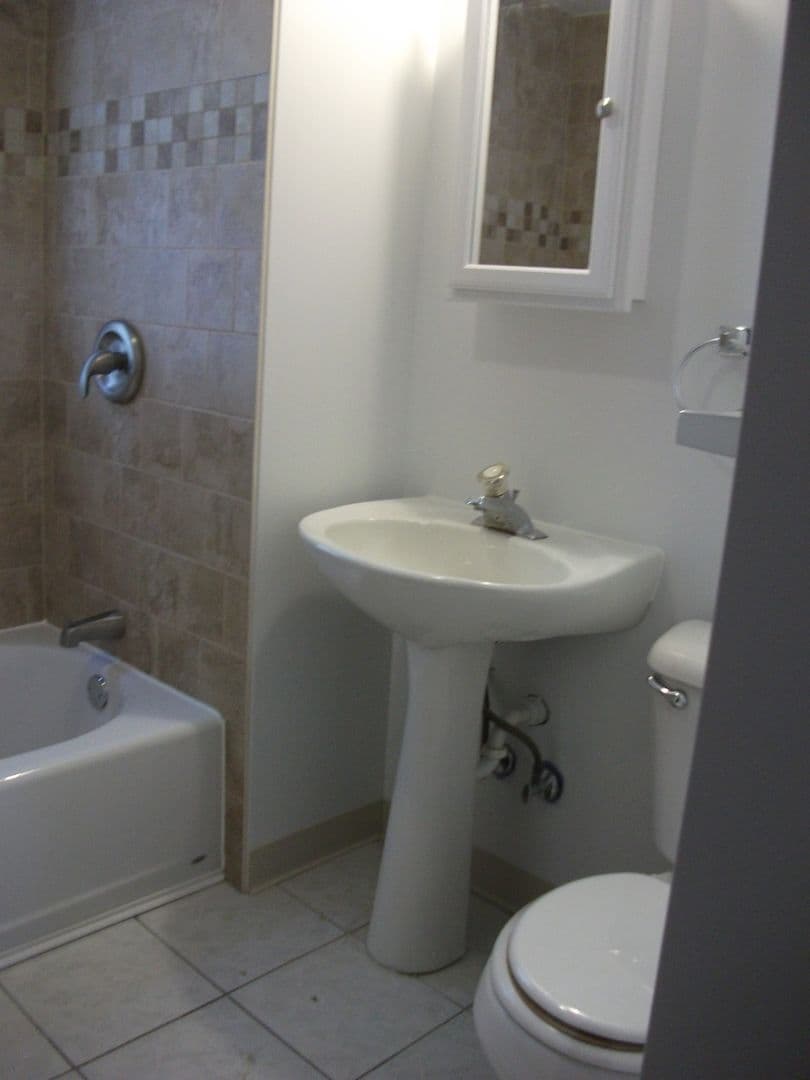 Syracuse Apartment: 341-43 Roosevelt Avenue