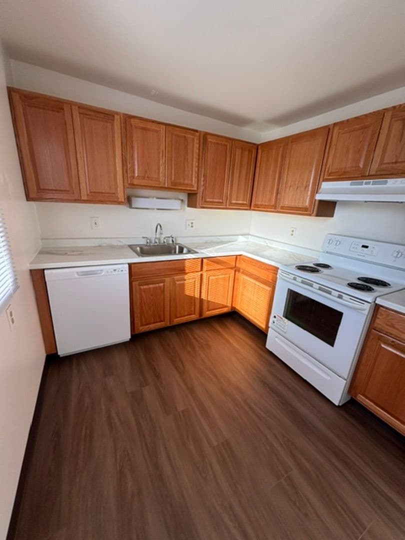 Syracuse Apartment: 1605-1711 Meadowbrook Drive (Brookside)