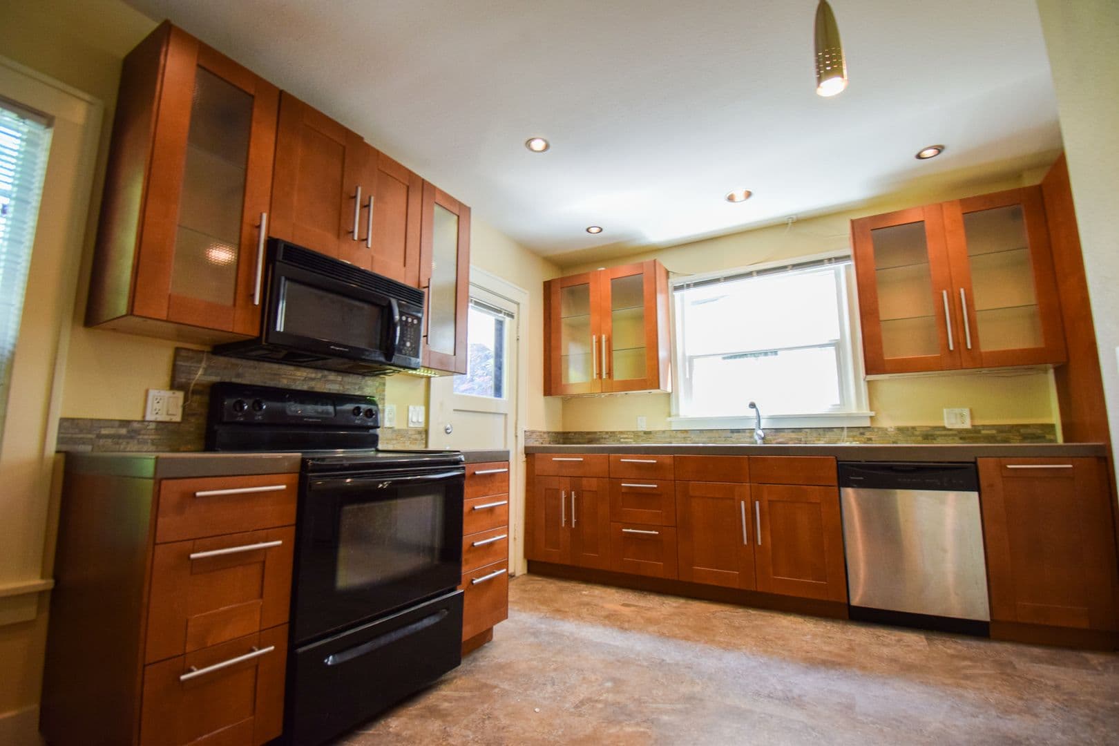 Portland Apartment: 2613-2615 NE Clackamas St.