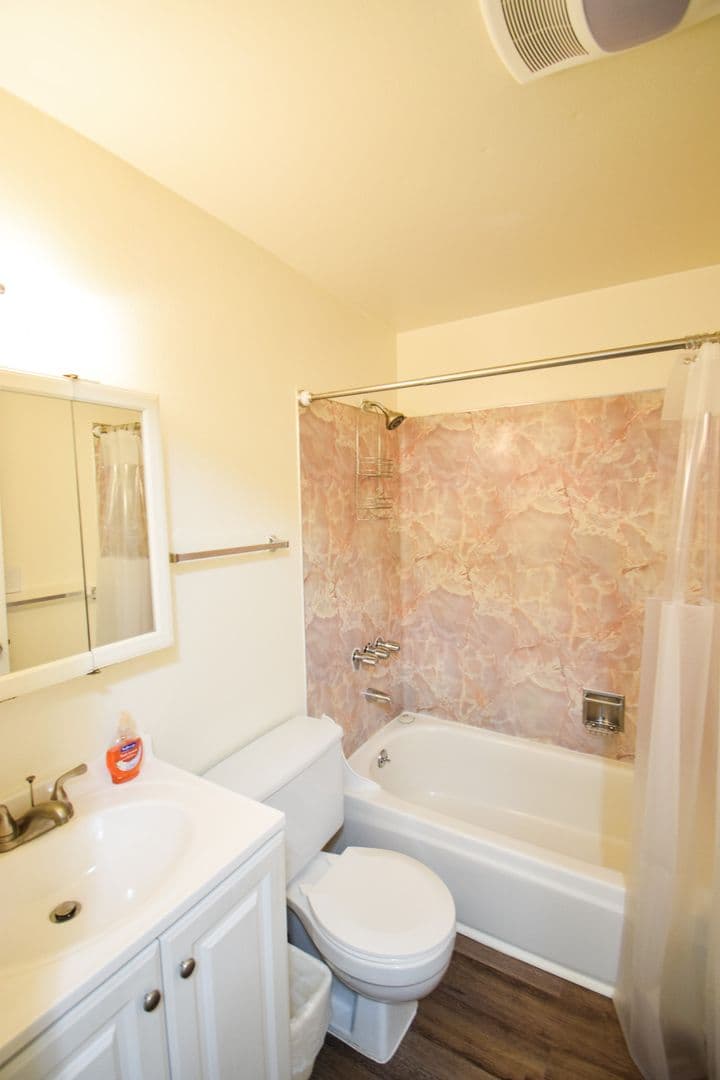 Beaverton Apartment: 4915 SW Lombard Ave. #1-6