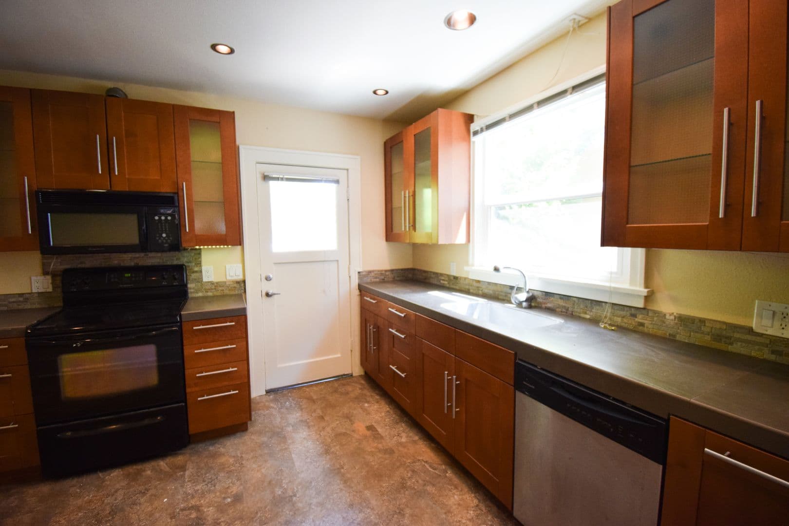 Portland Apartment: 2613-2615 NE Clackamas St.
