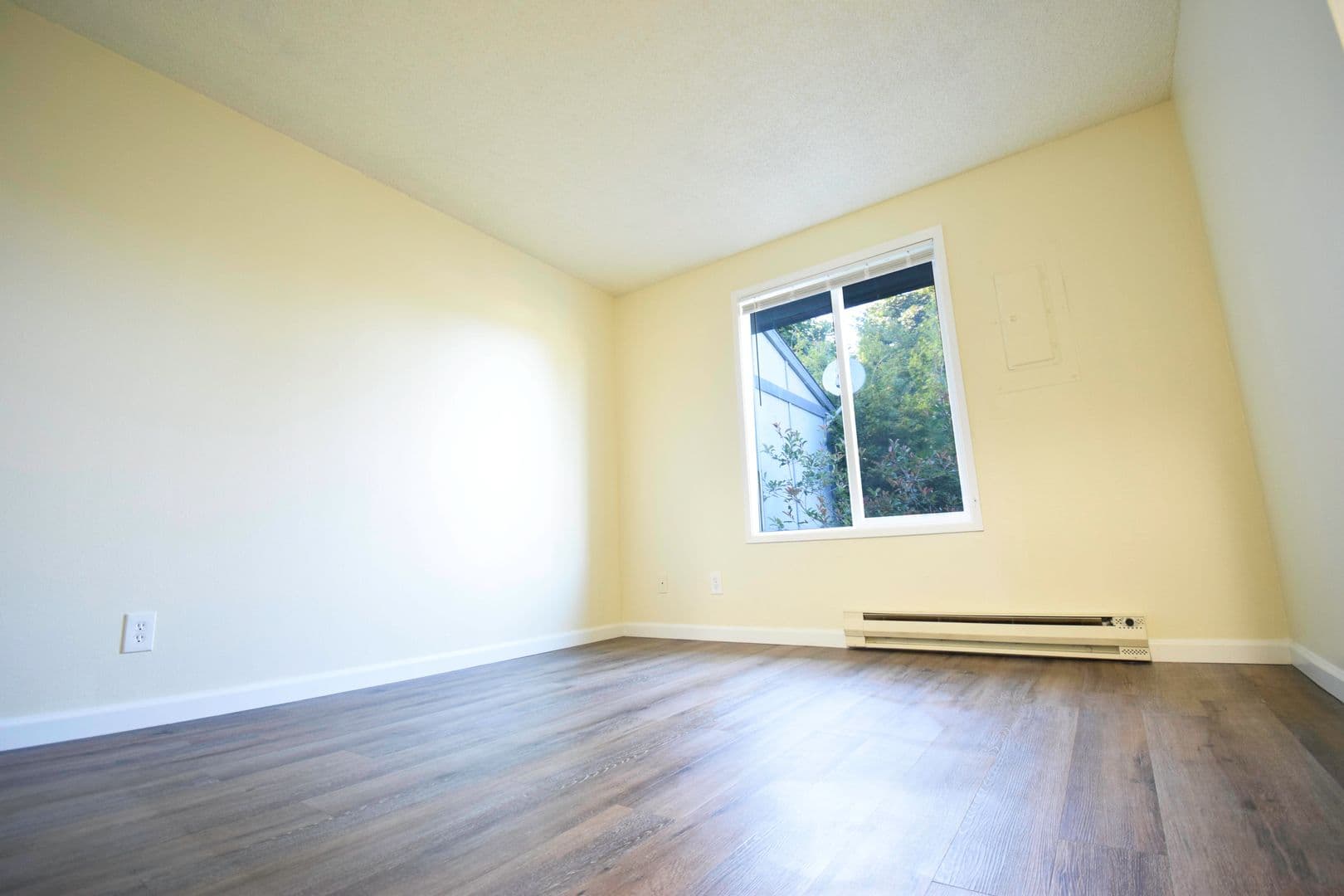 Beaverton Apartment: 4915 SW Lombard Ave. #1-6