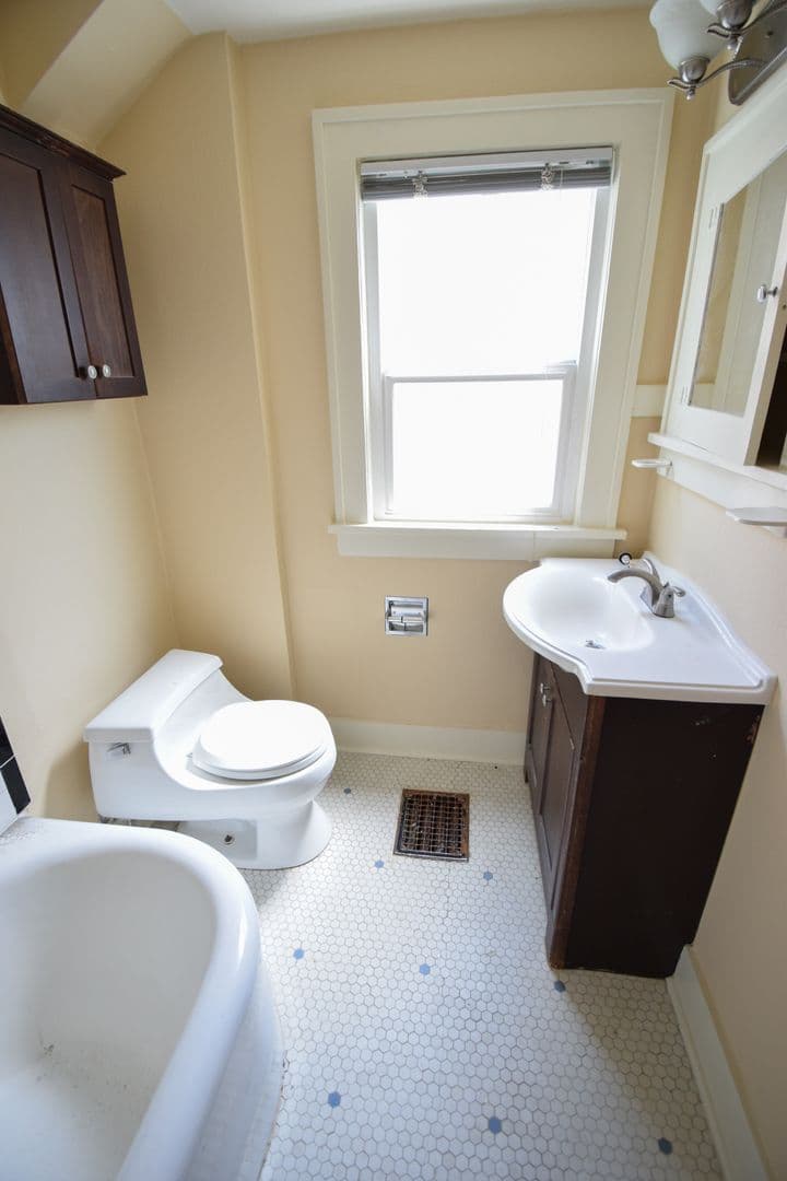 Portland Apartment: 2613-2615 NE Clackamas St.