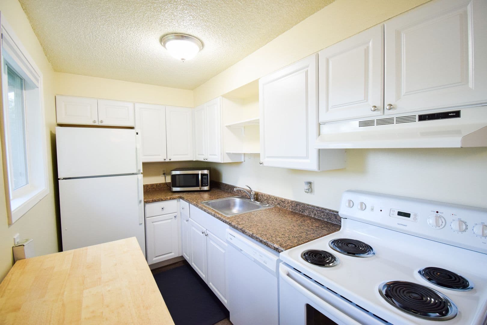 Beaverton Apartment: 4915 SW Lombard Ave. #1-6