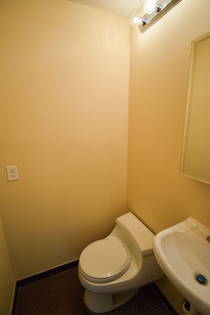 Portland Apartment: 2613-2615 NE Clackamas St.