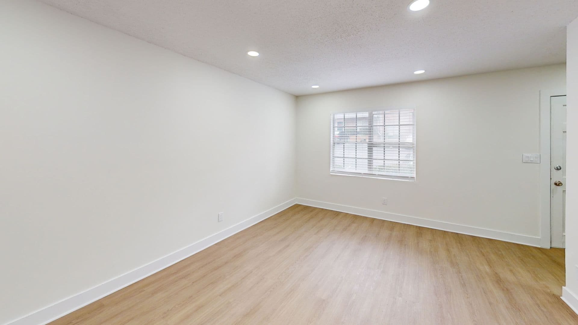 College Park Townhome: 2609 Charlestown Drive