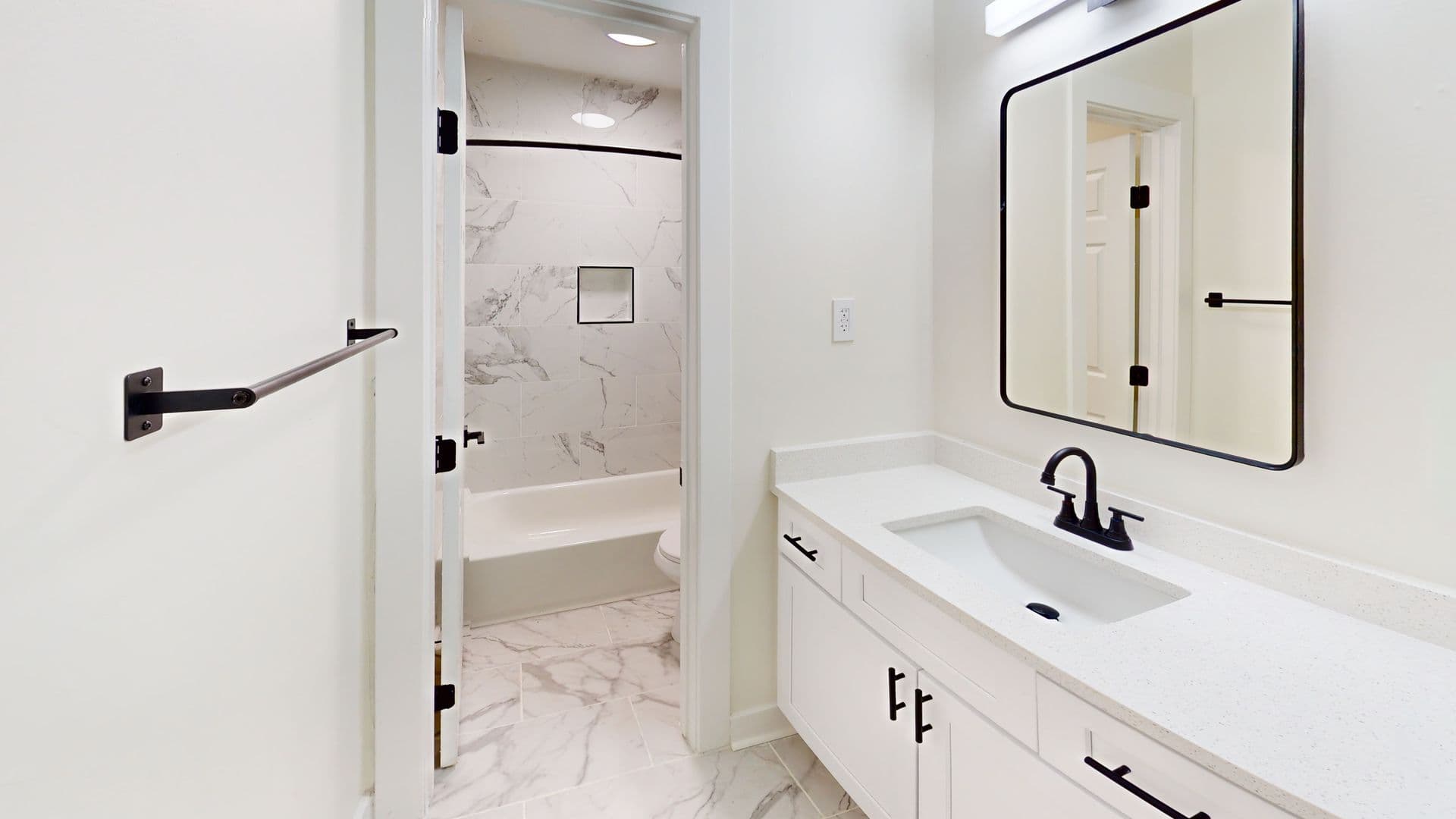 College Park Townhome: 2609 Charlestown Drive