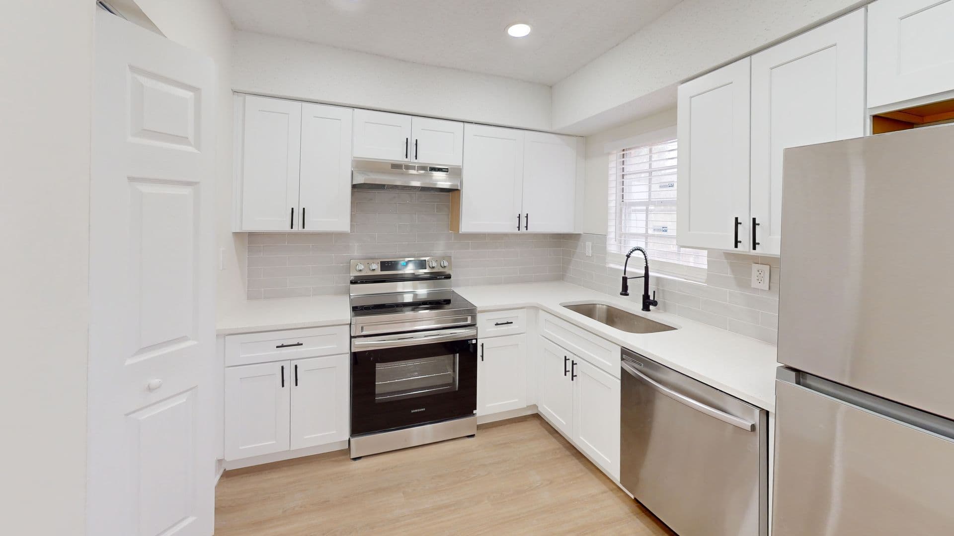 College Park Townhome: 2609 Charlestown Drive