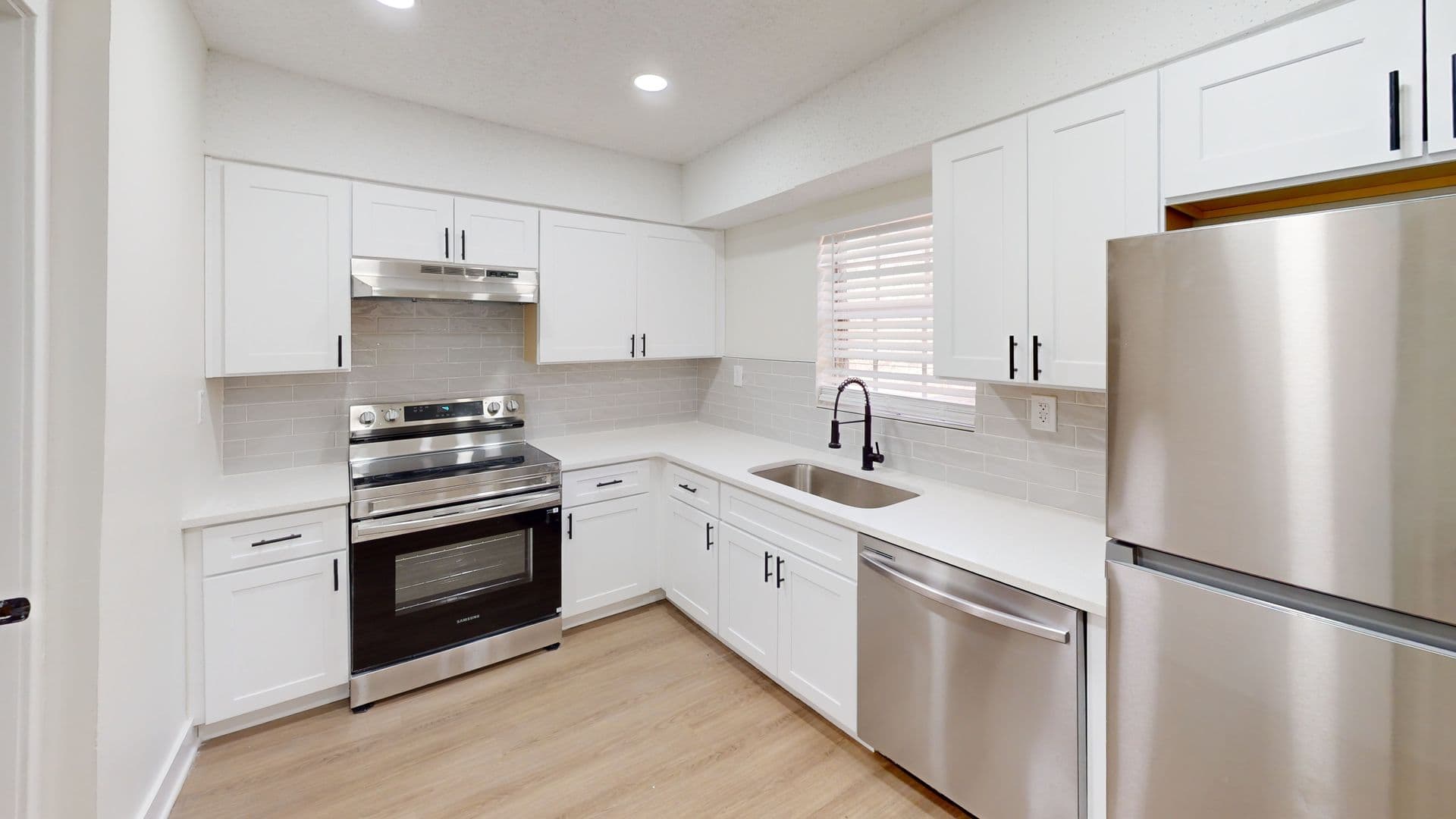 College Park Townhome: 2609 Charlestown Drive