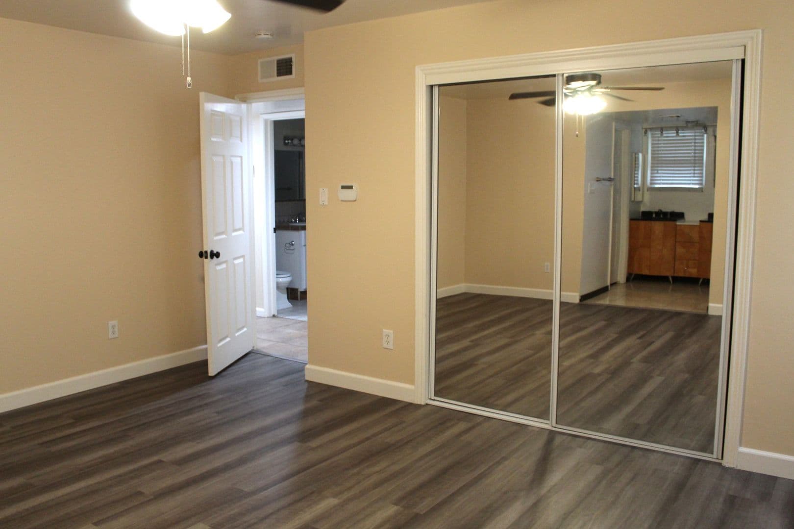 Bakersfield House: 804 Ferdinand Ct