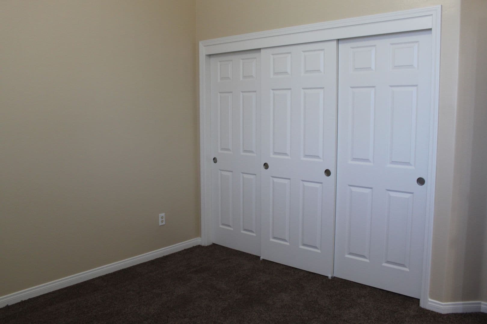 Bakersfield House: 110 Claudia Autumn Dr.