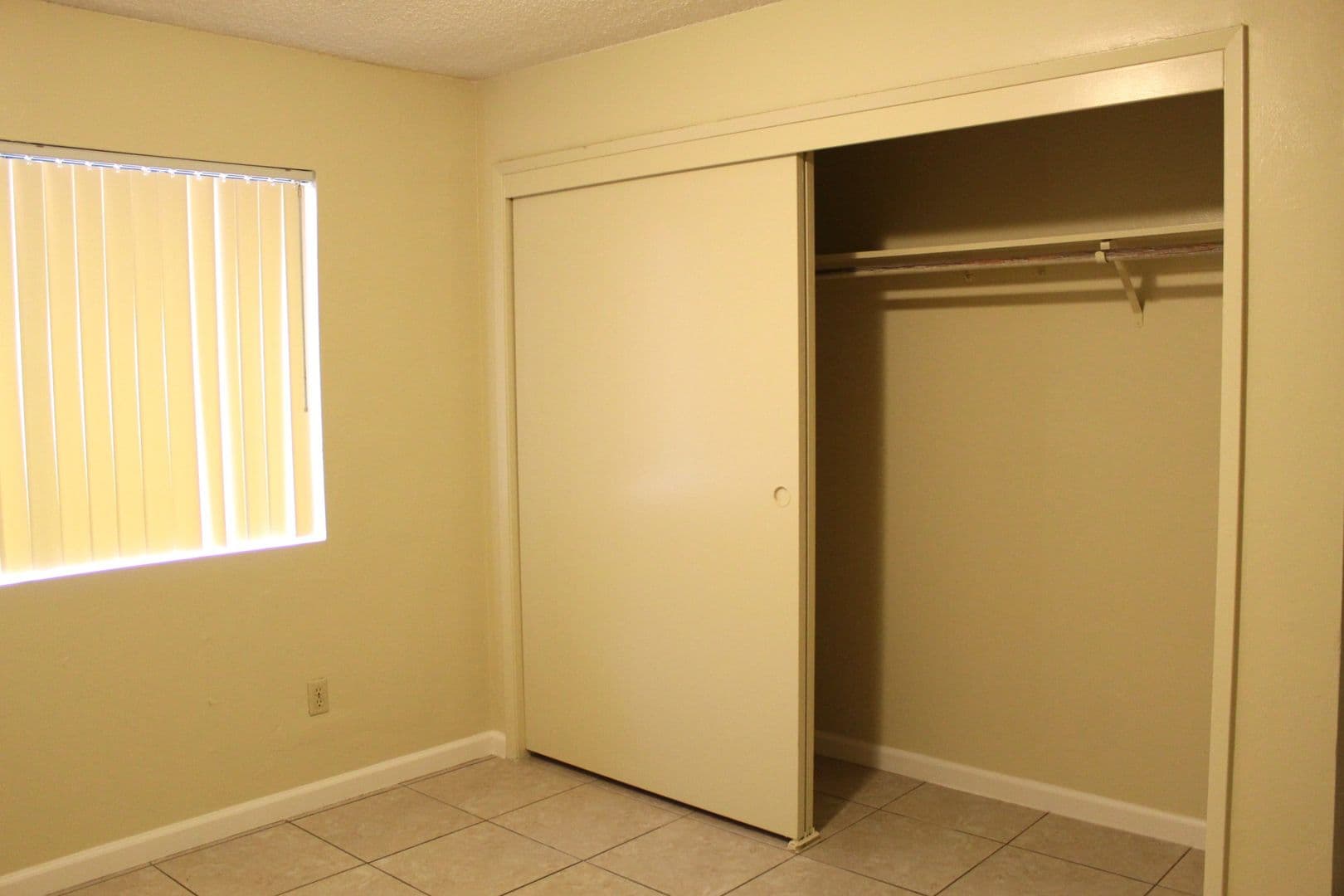 Bakersfield Apartment: 7608 Stockdale Hwy