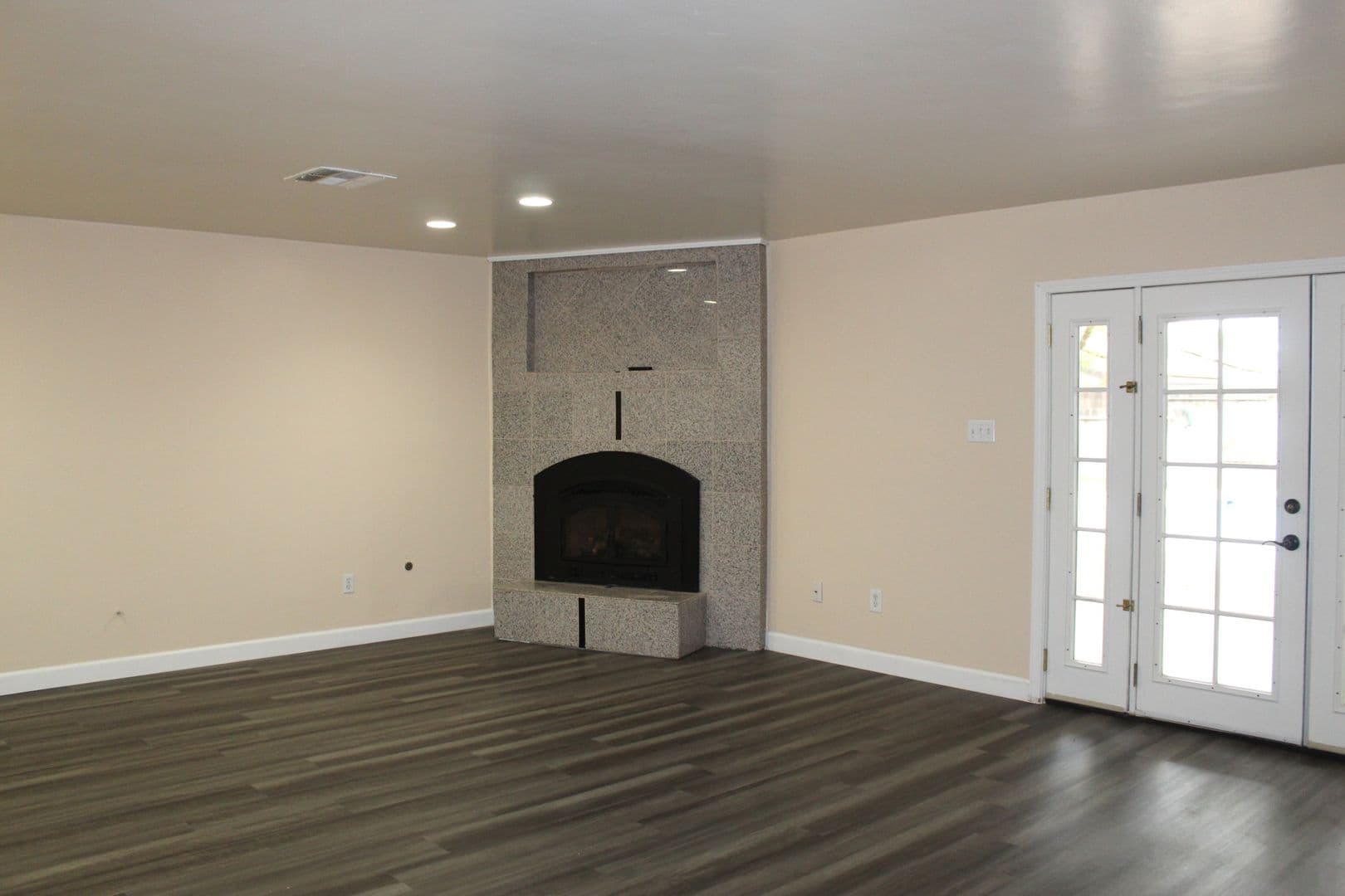 Bakersfield House: 804 Ferdinand Ct